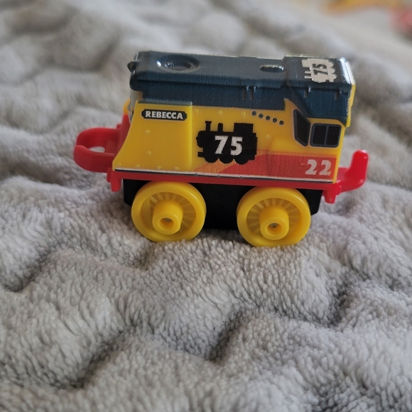 FISHER PRICE THOMAS & FRIENDS MINIS 2020 75TH ANNIVERSARY REBECCA MINI FIGURE - Picture 2 of 10